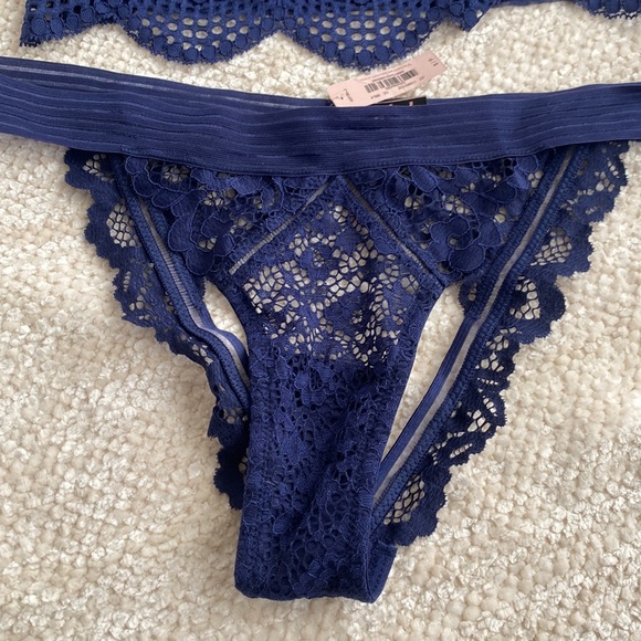 2pc SMALL BRALETTE AND PANTIES SET VICTORIAS SECRET VERY SEXY COLLECTION - Picture 2 of 7